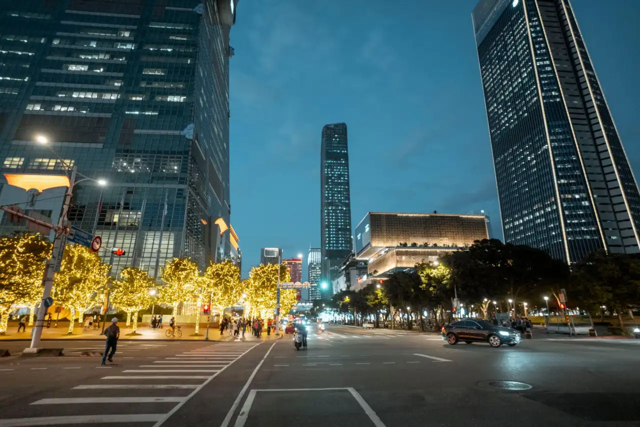 定制化软件开发与标准化产品选型：海南企业如何做出合理技术决策