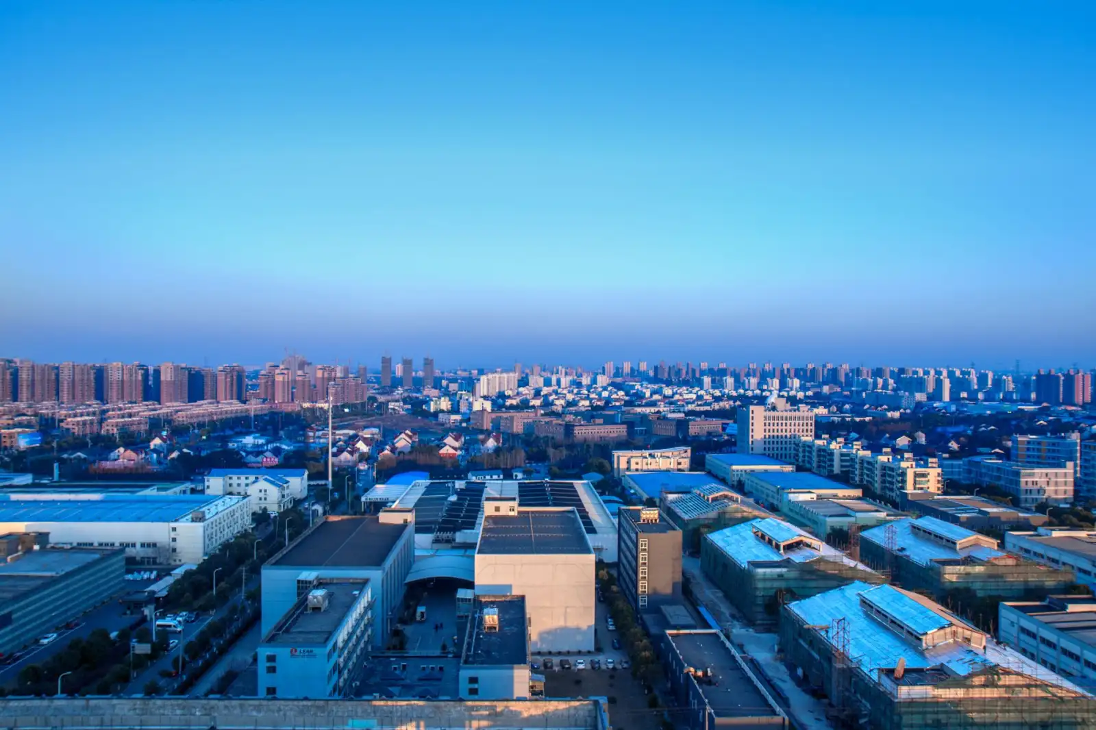 互联网技术开发如何选型：定制软件与模板建站的成本及适用场景对比